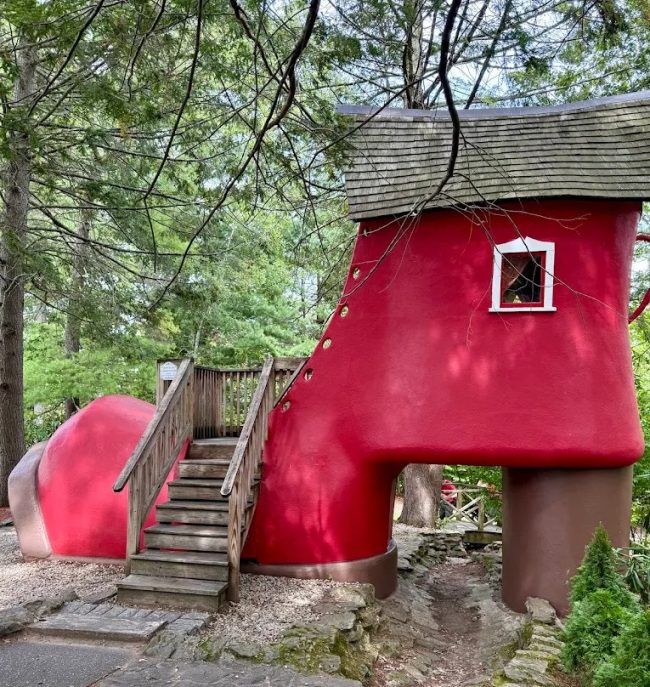 Walking trails and scenic areas at Benson Park in Hudson New Hampshire